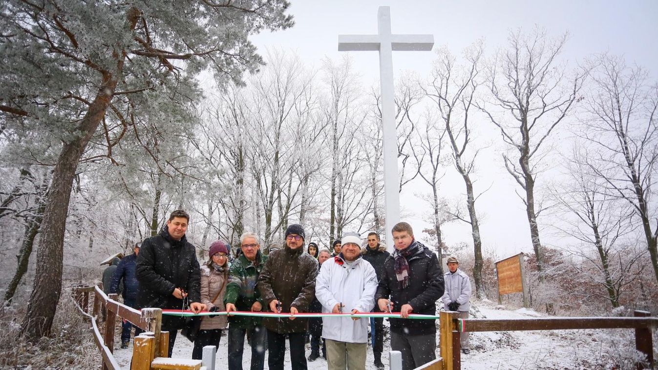 VAOL A Trianon kereszt A kőszegi fejlesztések közül ez az első