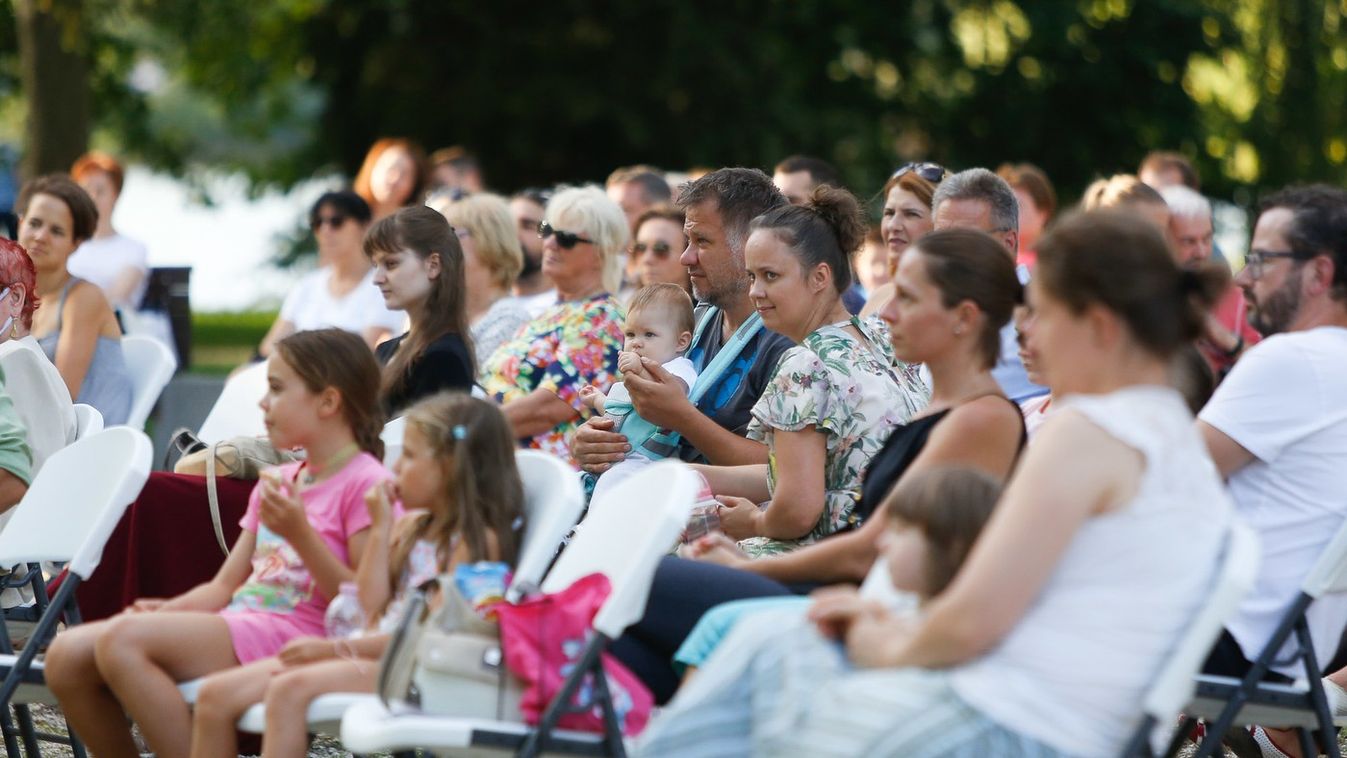 A dal a miénk: a szombathelyi szimfonikusok a Csónakázótó szigetén (Fotógalériával)