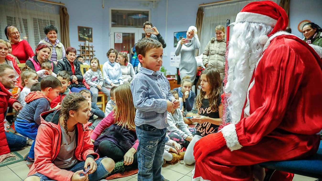 A Hárofit irodájába is megérkezett a Mikulás