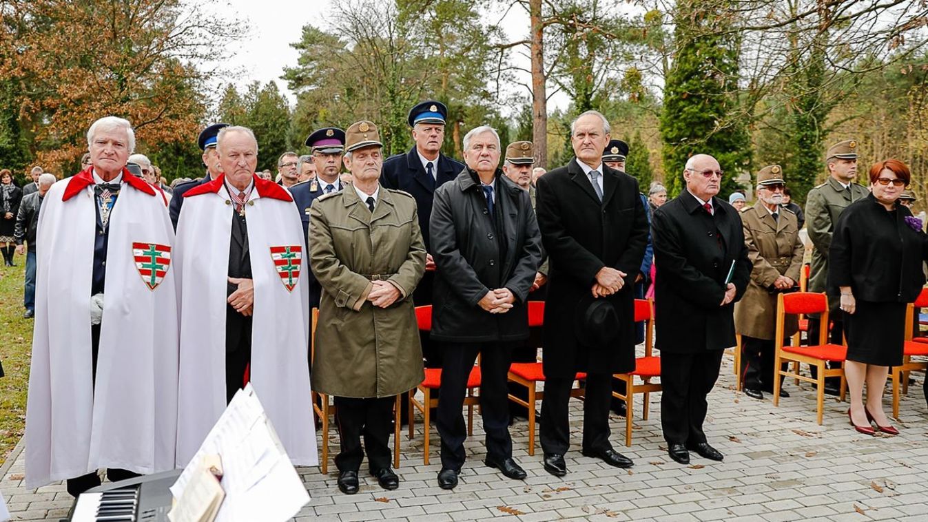 Több mint tízezer katona emléke