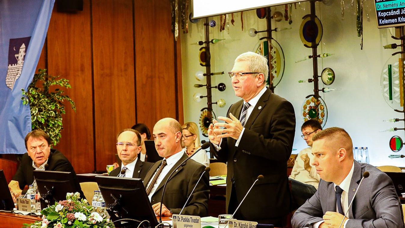 Dr. Puskás Tivadar a ciklus utolsó közgyűlésén búcsúzott