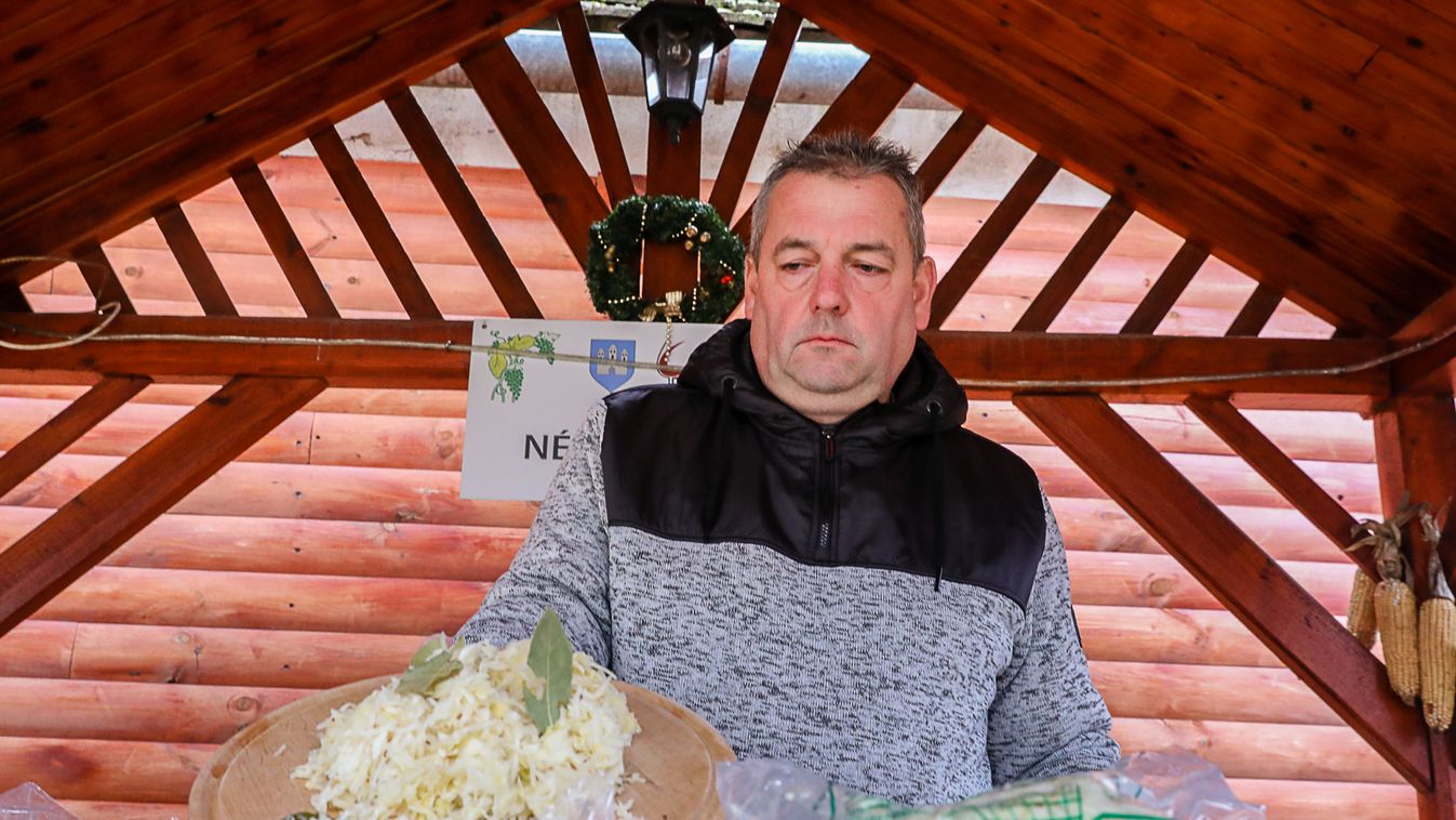 A csepregi Németh Árpádnál jártunk, akire az édesanyjától maradt a káposztasavanyítás