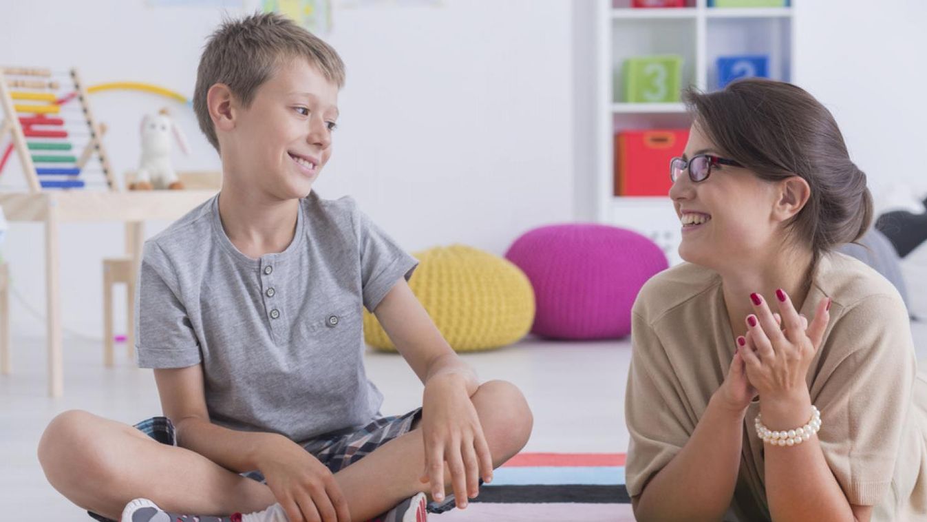 Autizmus által érintett családokon segítenek