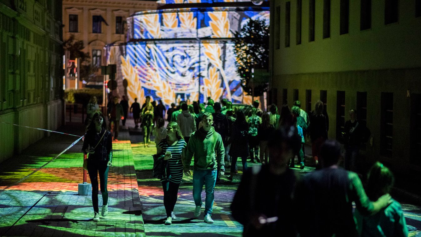 Magyar csapat nyerte a 3. Zsolnay Fényfesztivál fényfestőversenyét
