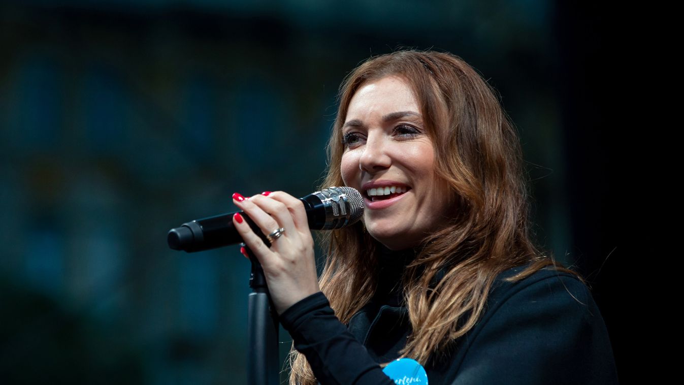 Rúzsa Magdi felnéz az egészségügyben dolgozókra