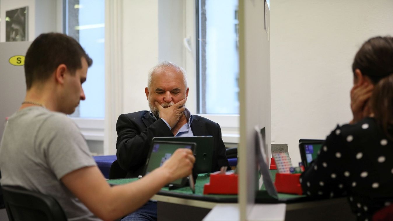 Tabletre vitte a bridzset a magyar innováció