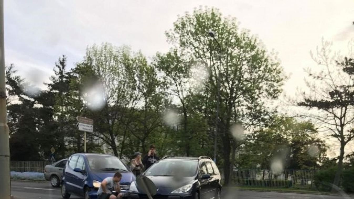 Koccanás a szombathelyi Emlékműnél