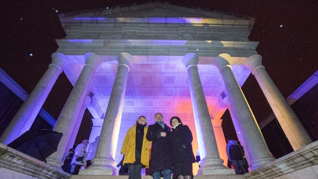 A nők jogaiért festettek fénnyel