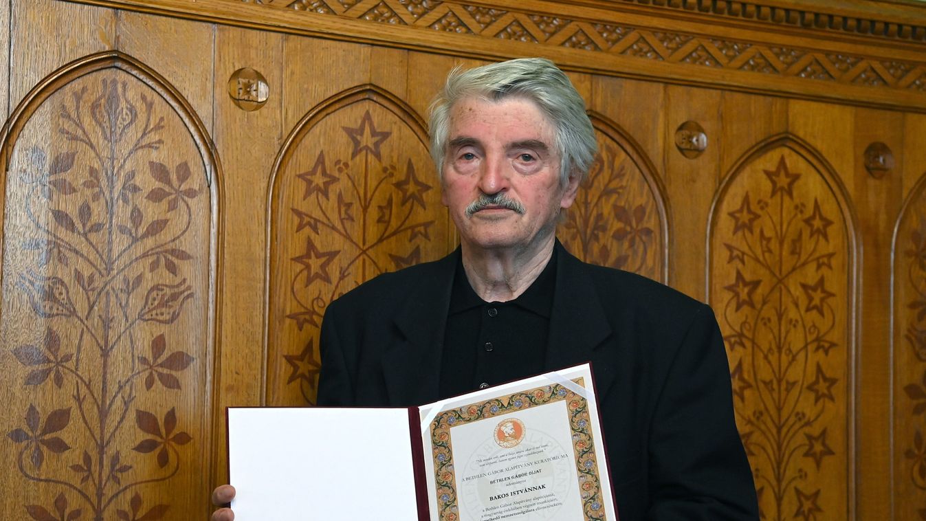 Bakos István kapta idén a Bethlen Gábor-díjat