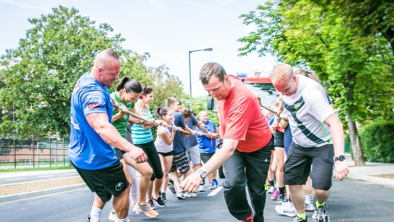 Így ugróköteleztek az ország legsportosabb tűzoltói Szombathelyen