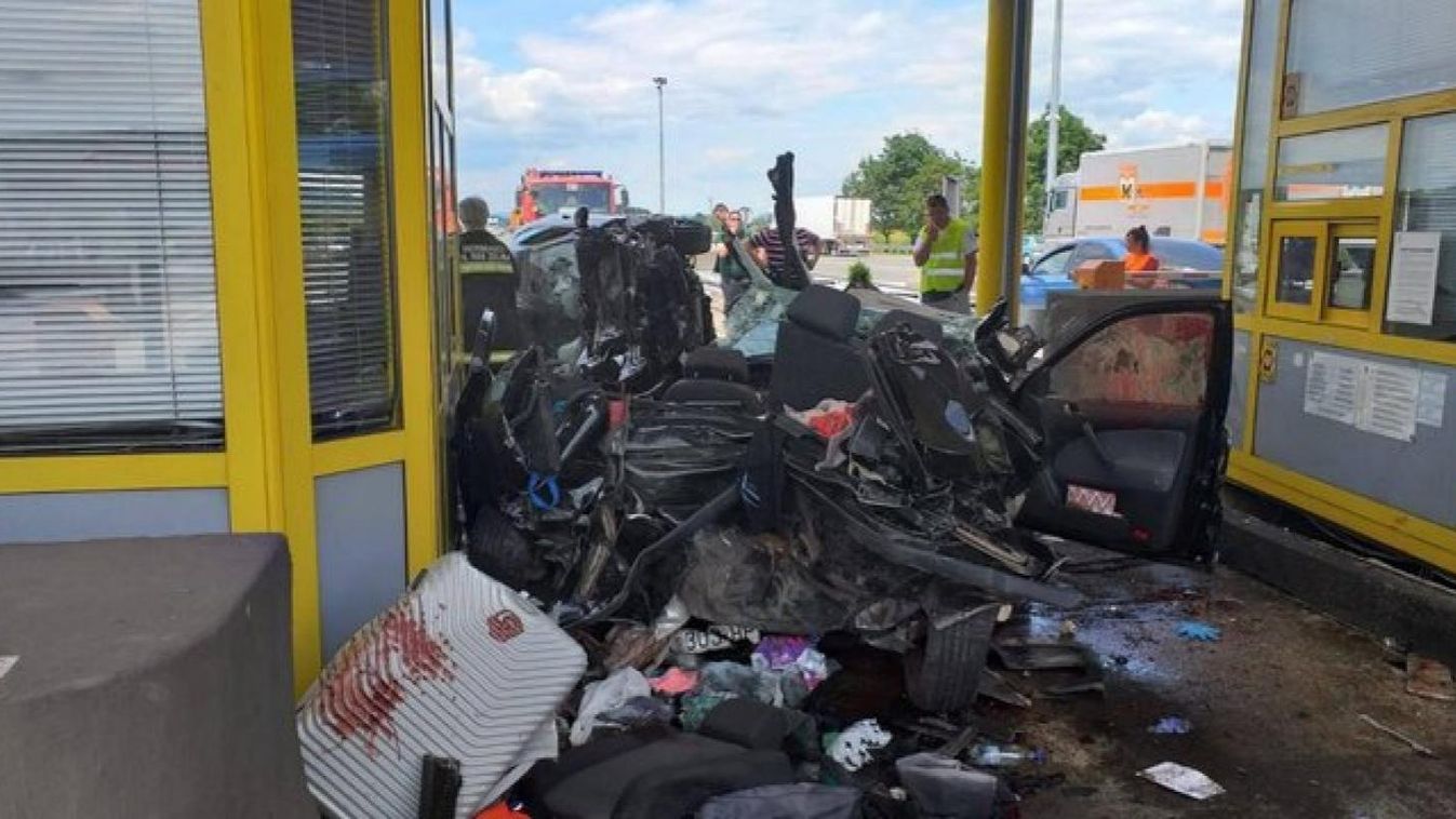 Kölcsönkocsiban ülve kapta a hatalmas ütést a magyar család