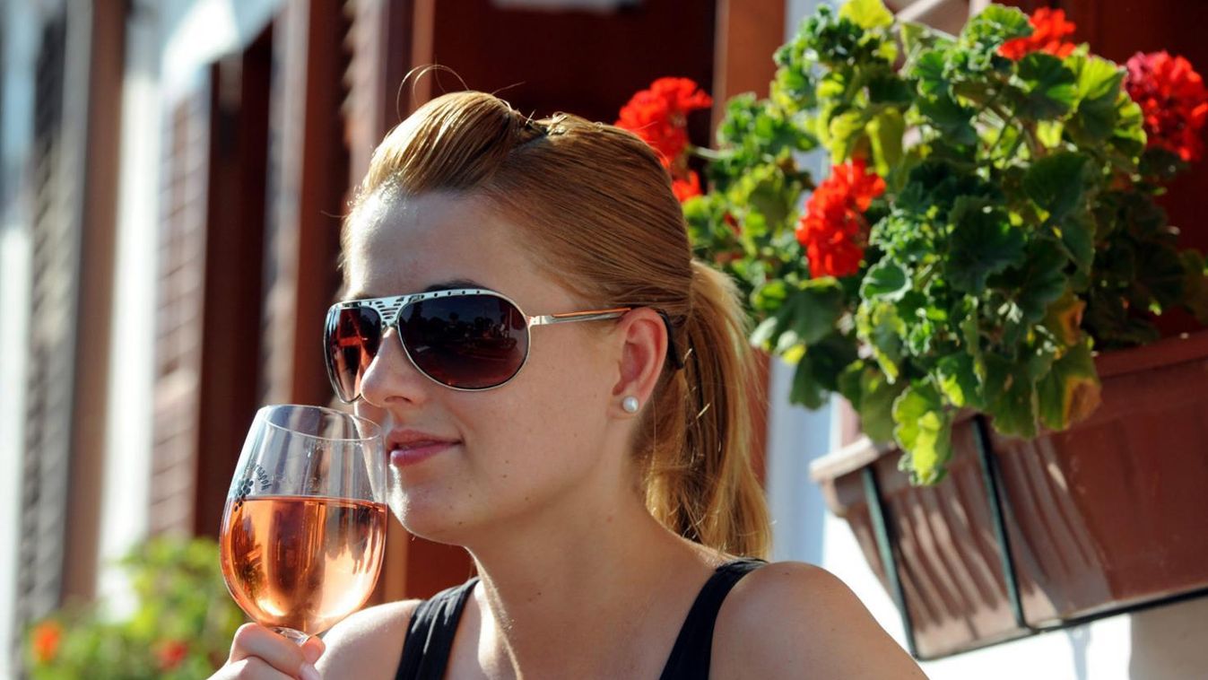 Magyar borkülönlegességek mutatkozhatnak be a Vinitalyn