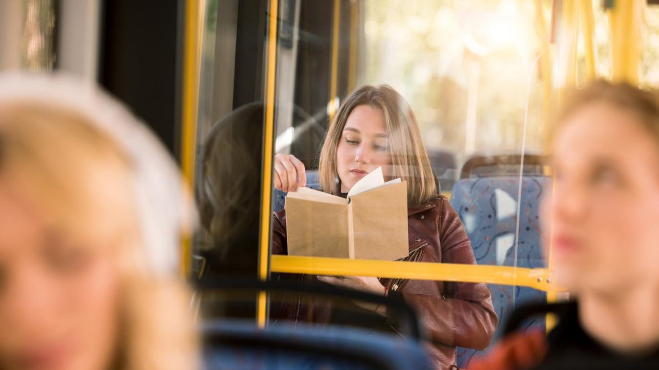 Automatákból vehetnek pénztárcabarát olvasnivalót a tömegközlekedők