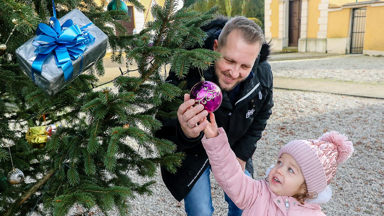 Horváth Dávidéknál Szofi énekel karácsonykor