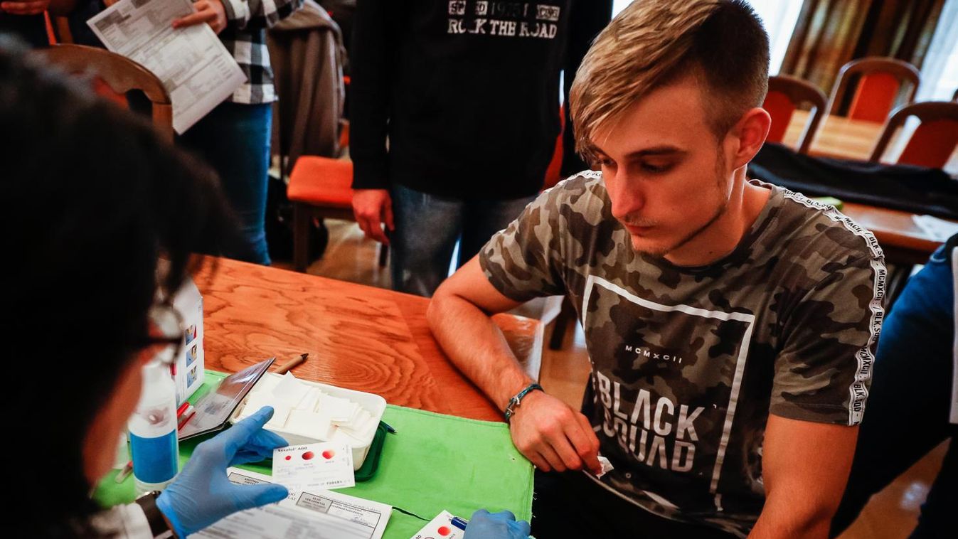 Véradás előtt és után fontos, hogy fogyasszunk folyadékot!