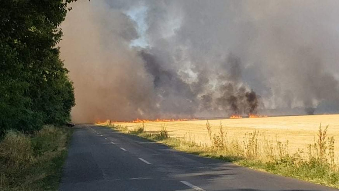 Keléd mellett égett a tarló