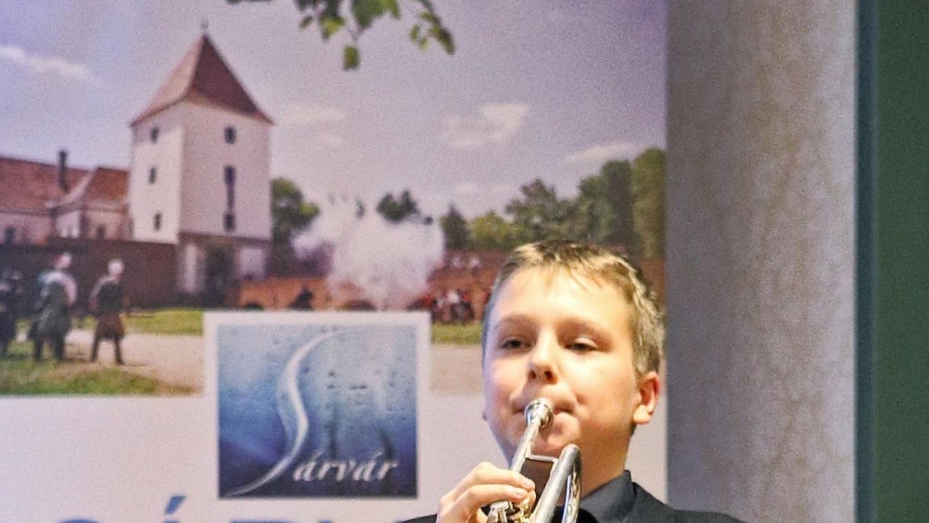 Trombitaversenyt nyert a sárvári diák