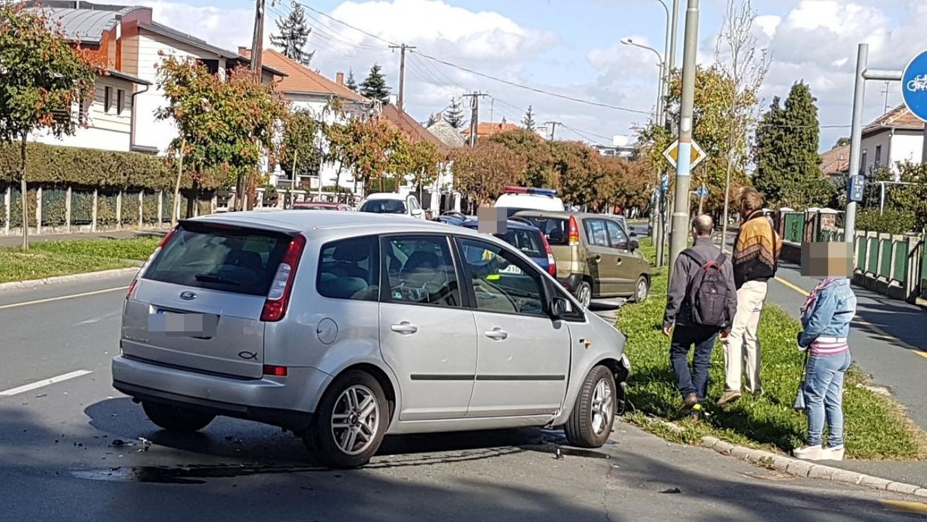 Három autó tört össze egy balesetben Szombathelyen