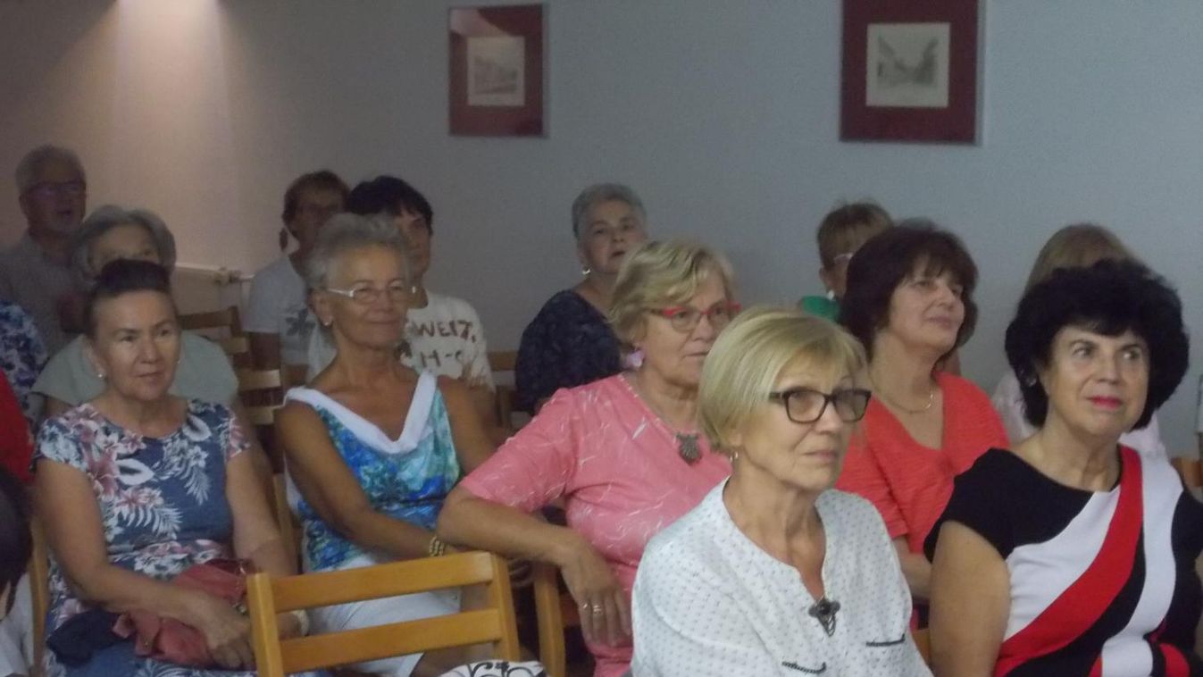 Egy csokor Strauss:Tillel fűszerezve, kottába csomagolva