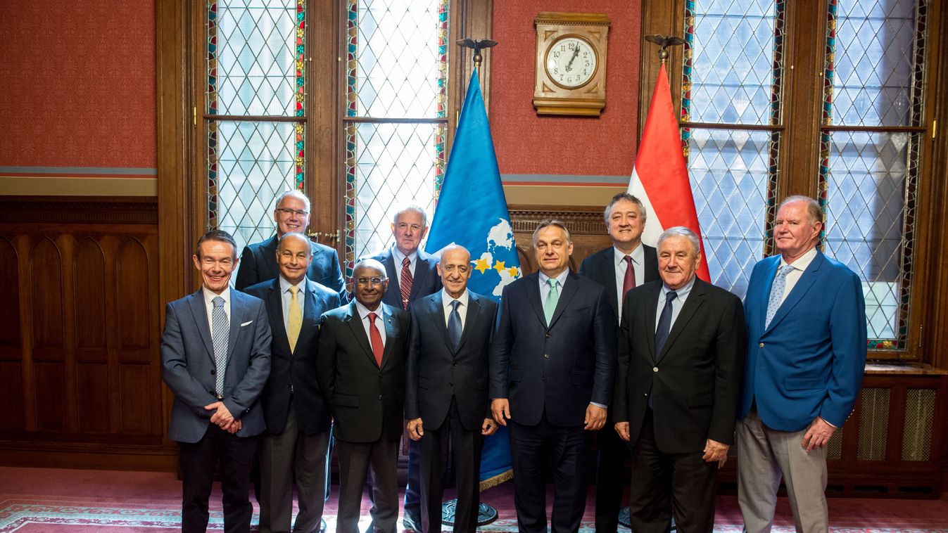 Az Országházba látogatott a FINA vezetősége