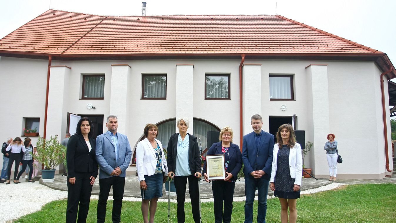 Átadták a felújított faluházat Tokorcson