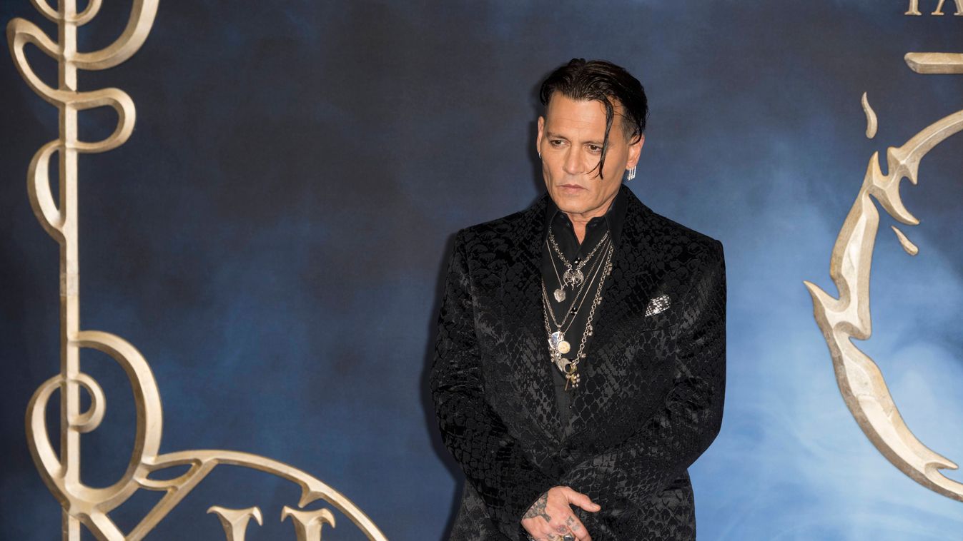 Johnny Depp mindenkit meglepett a premieren