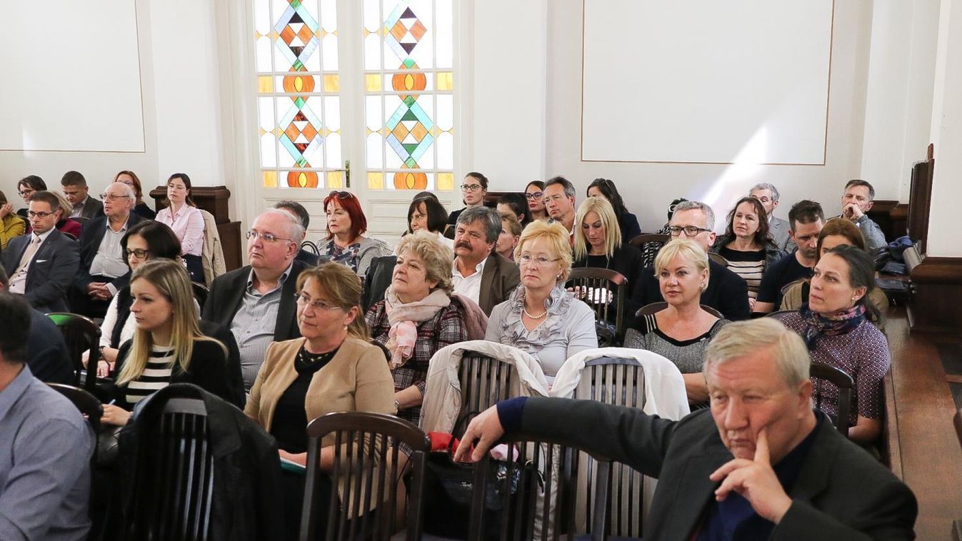 Már egyszerűsítették a nyomtatványokat – Szakmai konferencia Szombathelyen