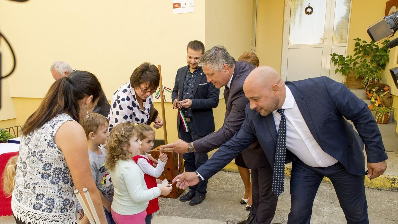 A magyar kultúrában megtartott gyermekek az erős magyarság letéteményesei