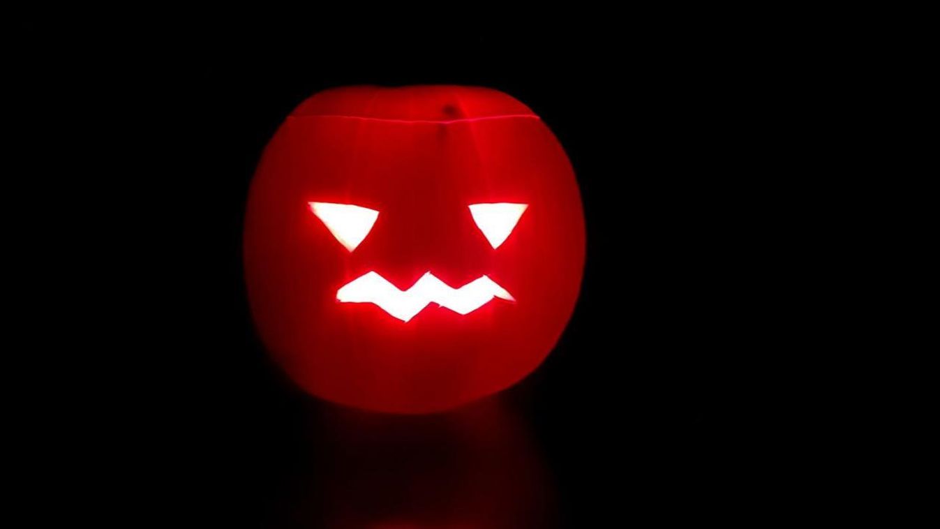 Így készíts töklámpást Halloweenre – Hurtik Péter módszerével biztosan nem rontod el! (Videó)