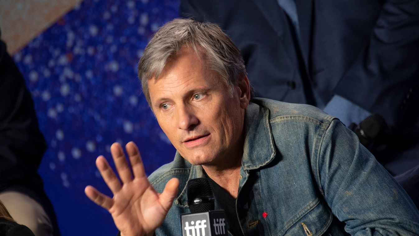A Gyűrűk Ura Aragornja rendezőként debütál