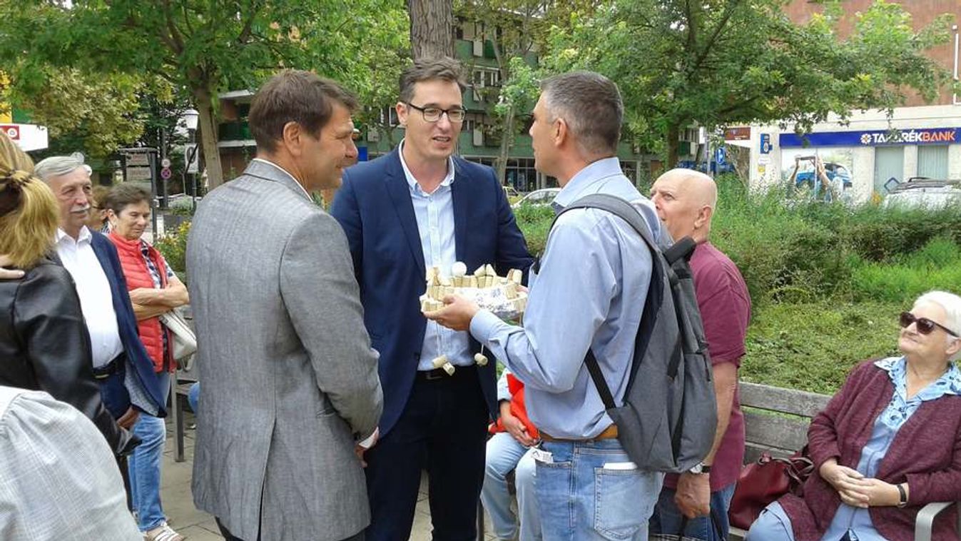 Dugókoronával várták Békéscsabán Karácsonyt