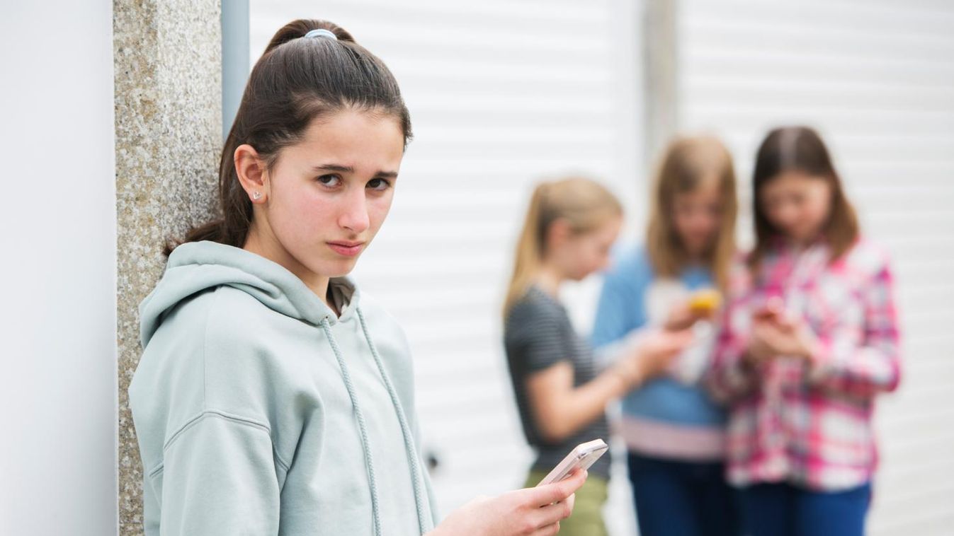 Erőteljesebben lépnek fel az online gyűlöletbeszéddel szemben