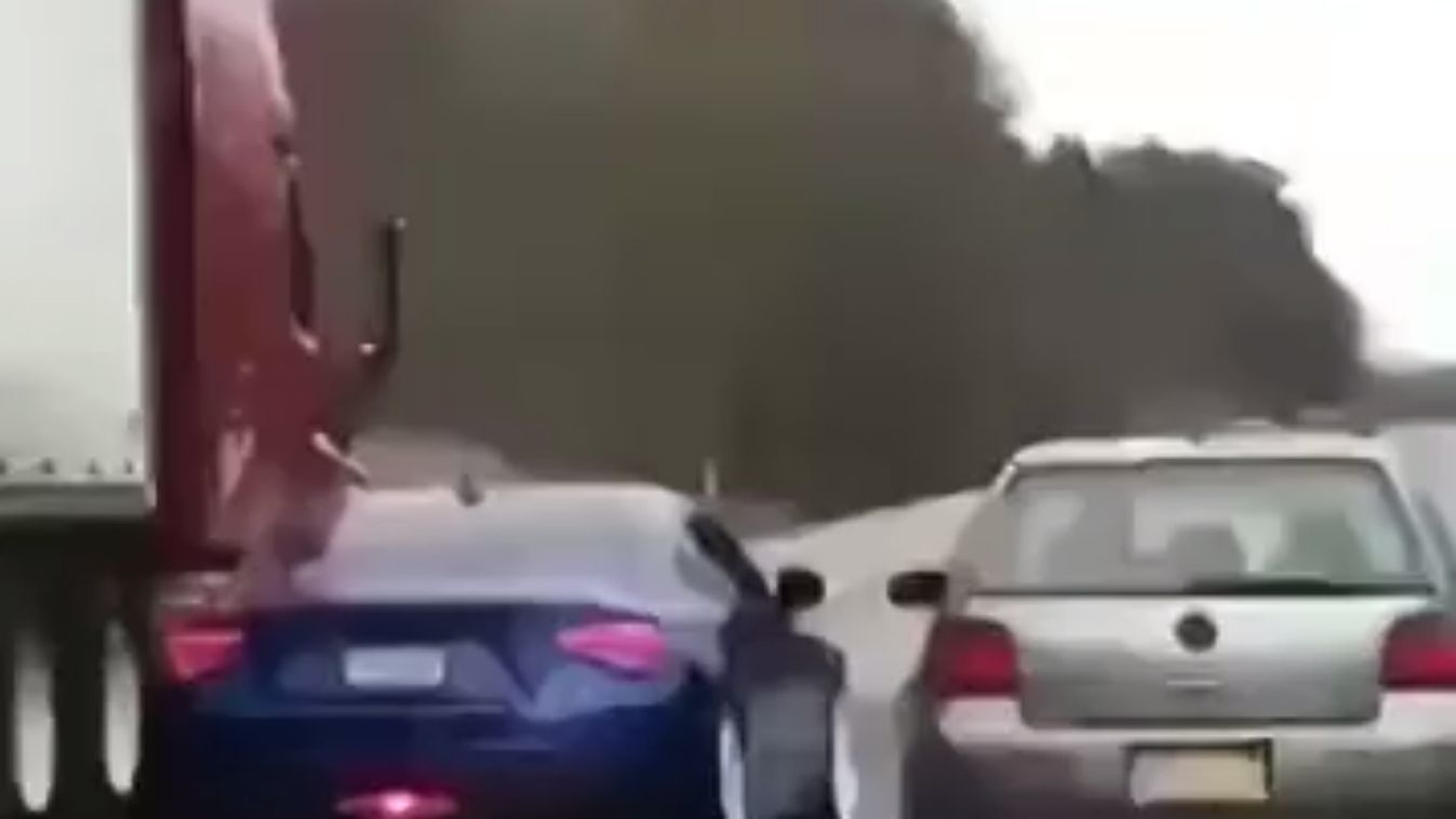 Gyorsulási versenyre készültek, amikor jött egy kamion (videó)