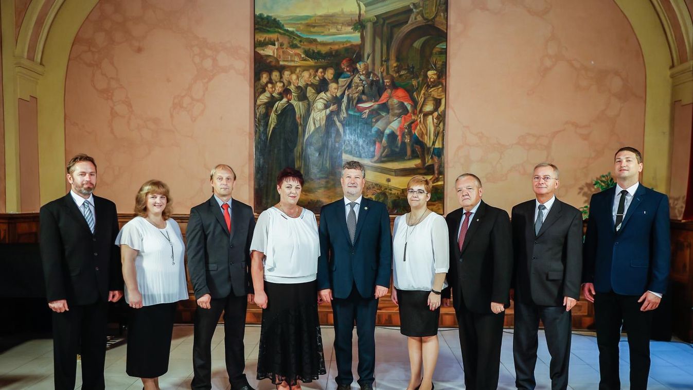 Fő alapelveik: hűség, hitelesség, hivatástudat