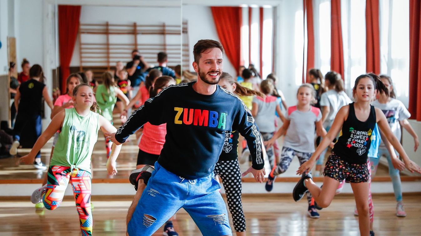Valóságos bulihangulat uralkodik az órákon, mert ez a zumba