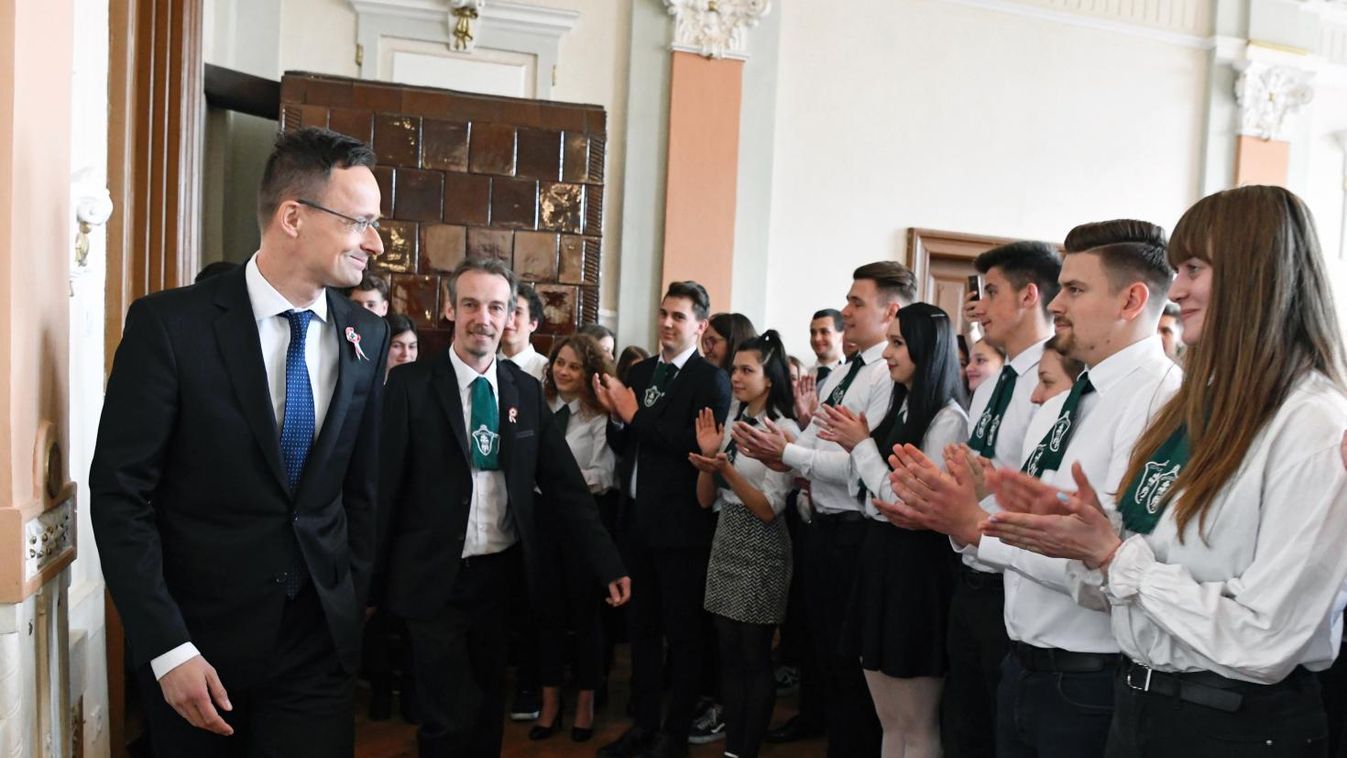 Szijjártó Péter: a hitéhez ragaszkodó magyarságnak van jövője