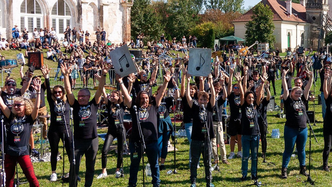 Első külföldi rockzenei flashmobját rendezte meg a magyarországi CityRocks