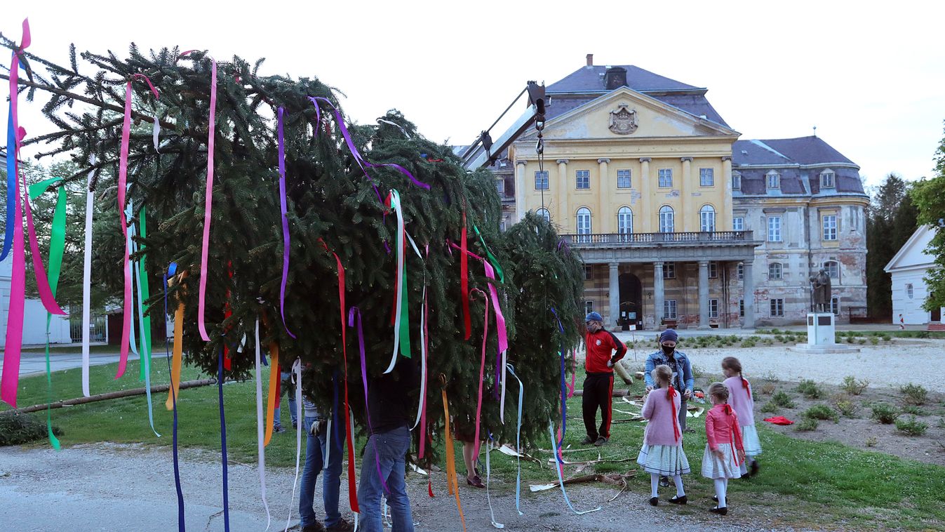 Körmenden is állítottak májusfát – Fotók