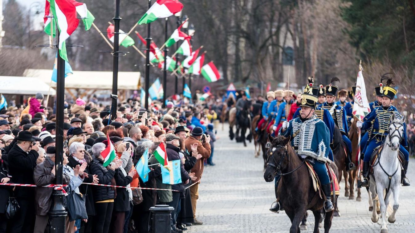 Érvénytelenítették az ünnepi magyar zászlók miatt kirótt bírságot