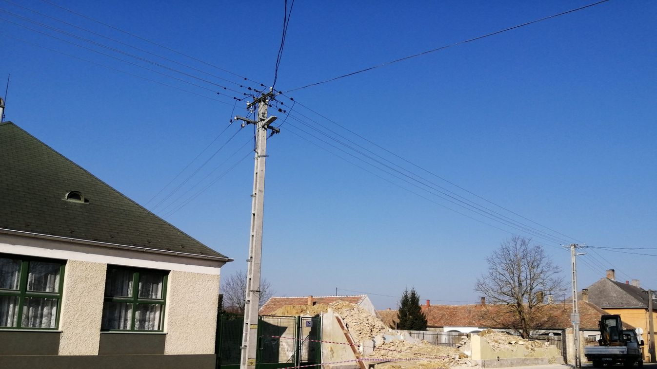 A katolikus iskola bővítése a szomszéd ház bontásával indult Jánosházán