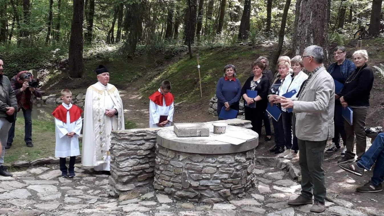 Pikniket szerveztek a Szarvas forrásnál