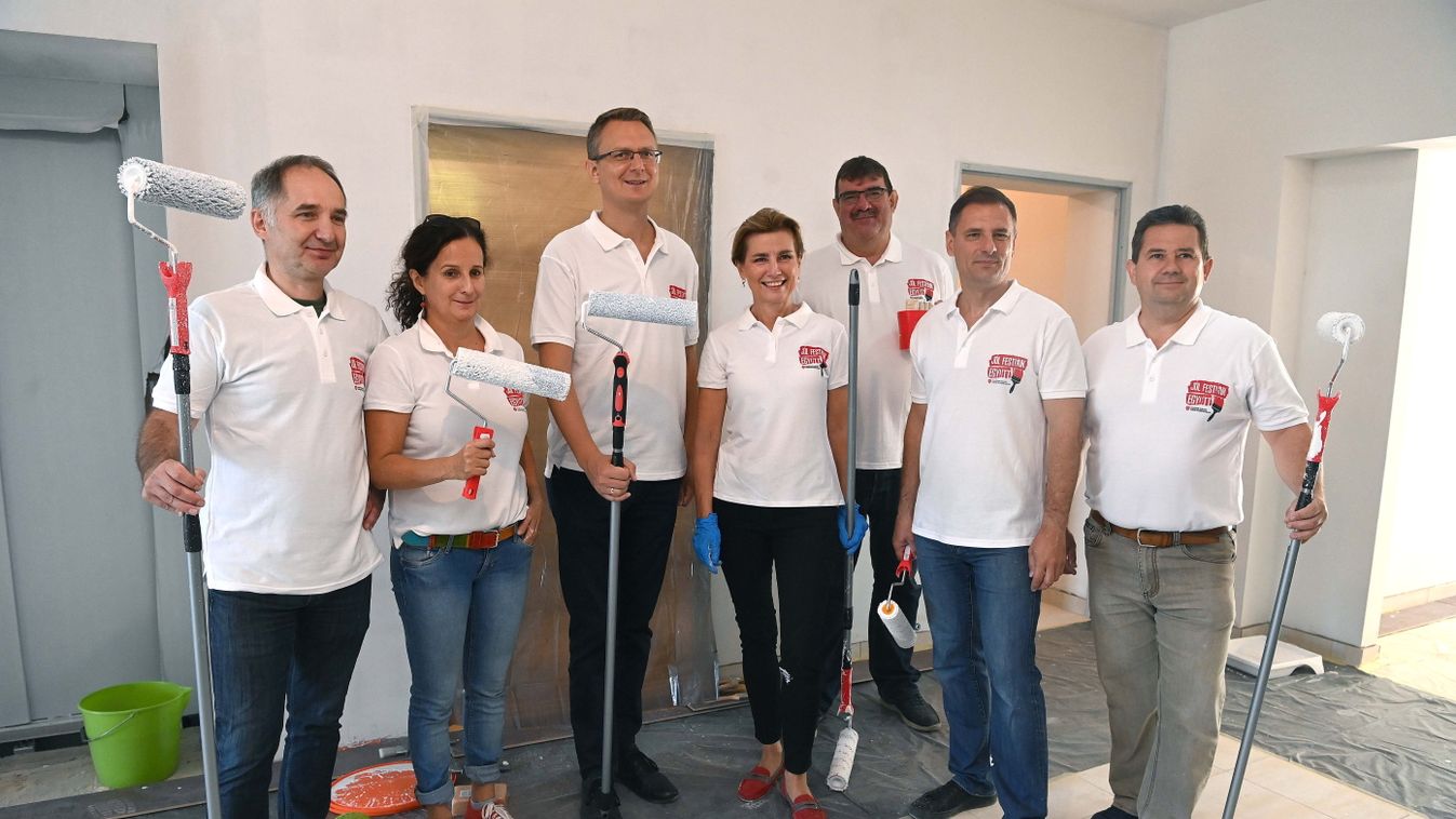 Közösségi festésben vett részt Herczegh Anita