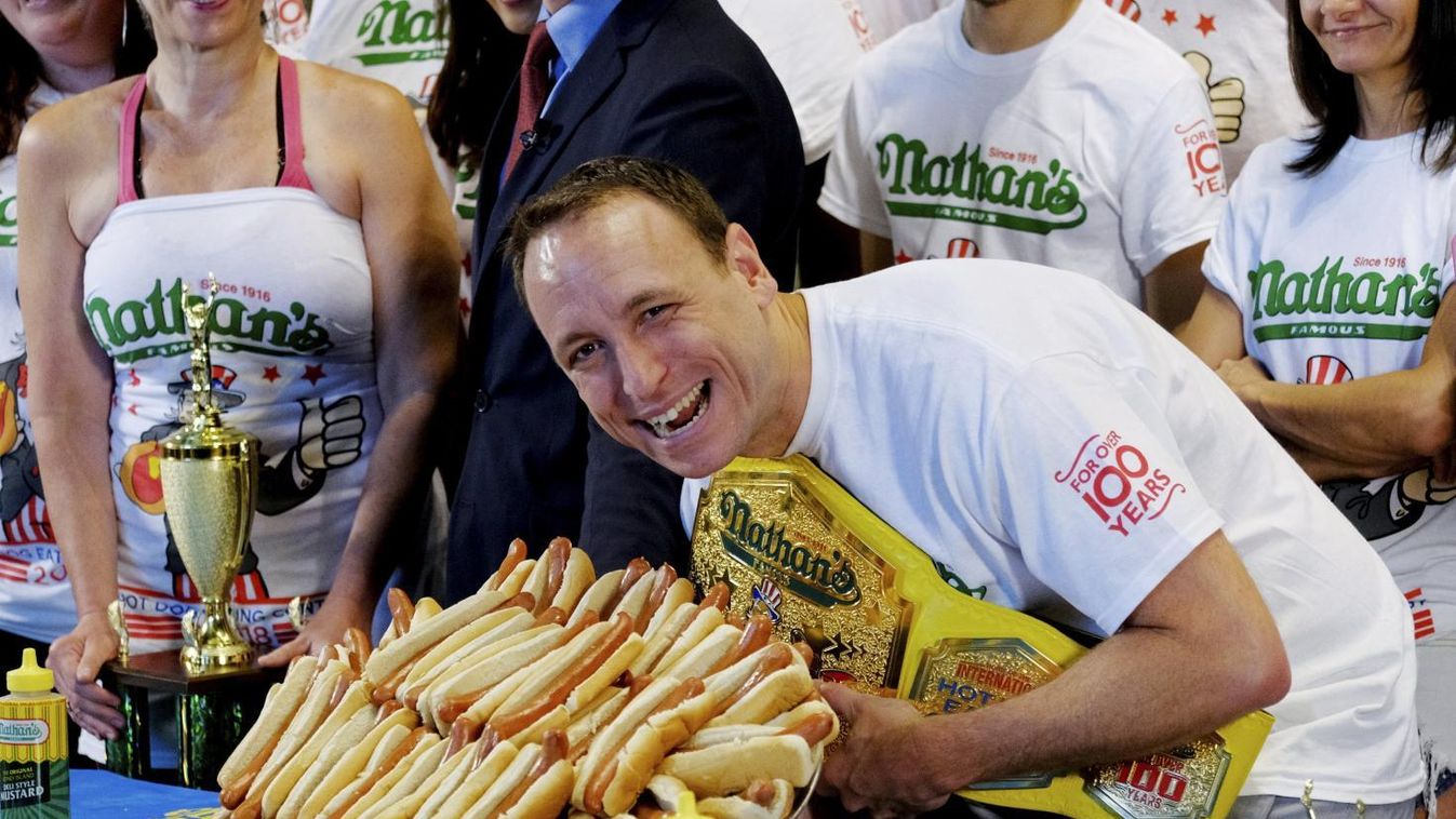 Nincs annyi hotdog, amennyit ő ne enne meg