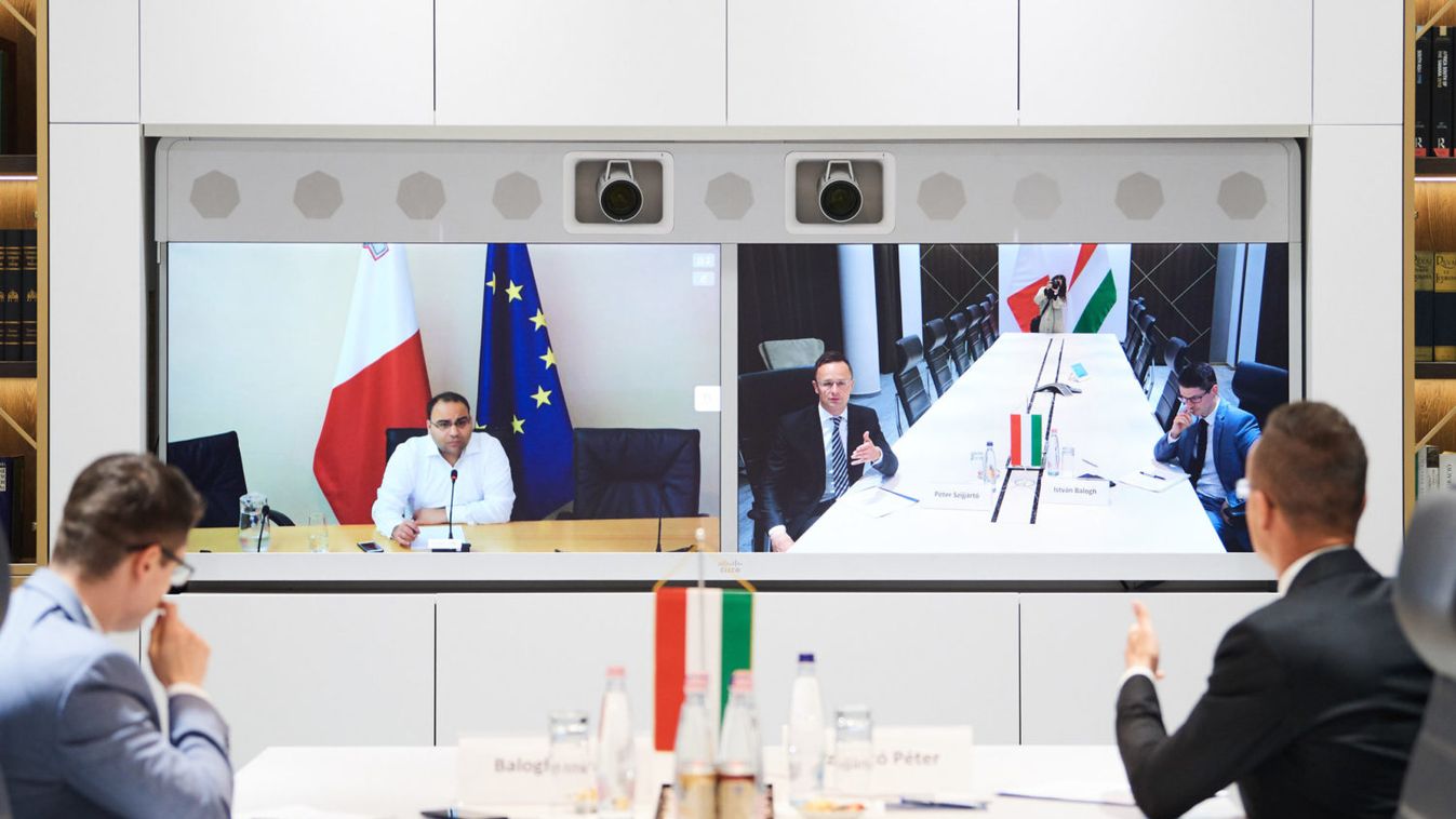 Szijjártó Péter: egyre súlyosabb a migráció (videó)