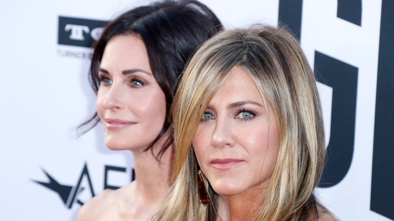 Courteney Cox felvette Jennifer Aniston bénázását (videó)