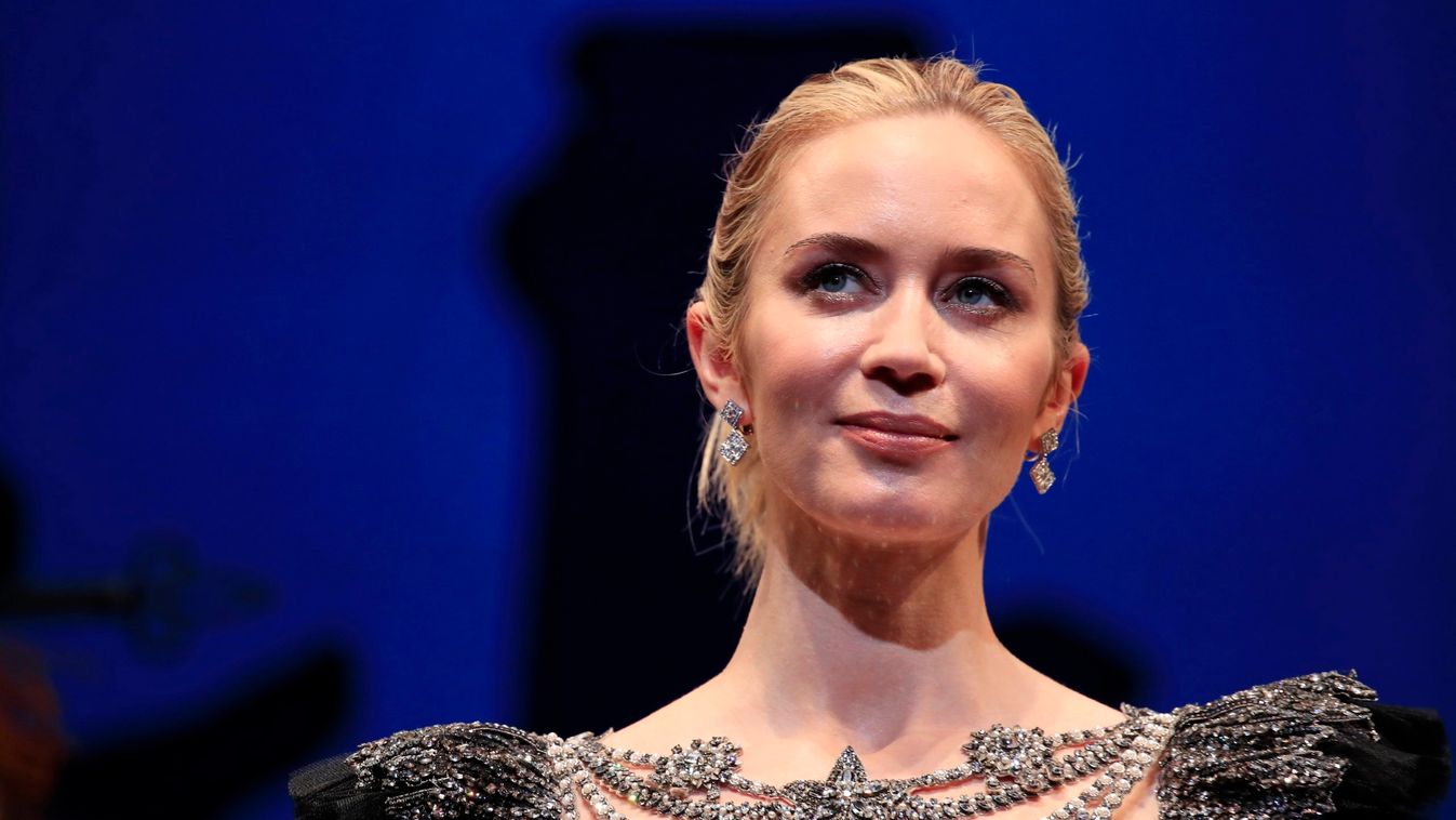 Emily Blunt ma már hálás, amiért gyermekkorában dadogott (videó)