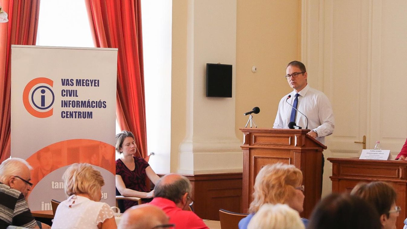 Civil információs napot tartottak a megyeházán