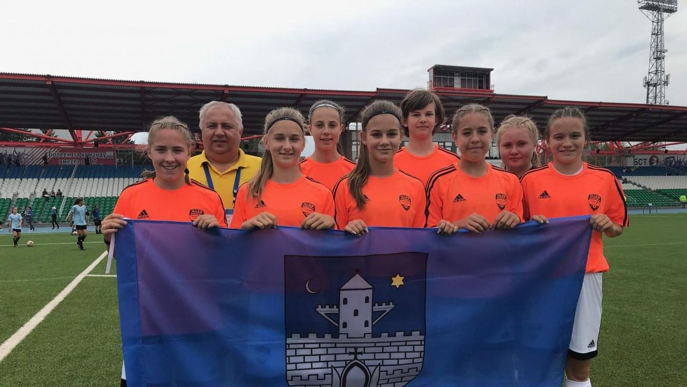 Győztes lányfocisták – Öt érmes helyezést szereztek a sportiskolás úszók Oroszországban