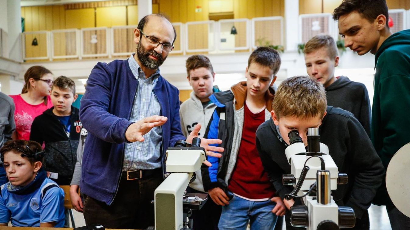 Aki gyorsabban, könnyebben olvas, magasabb szinten érti meg a világot