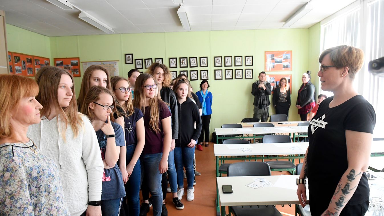 Rendhagyó osztályfőnöki órát tartottak az autizmus világnapján